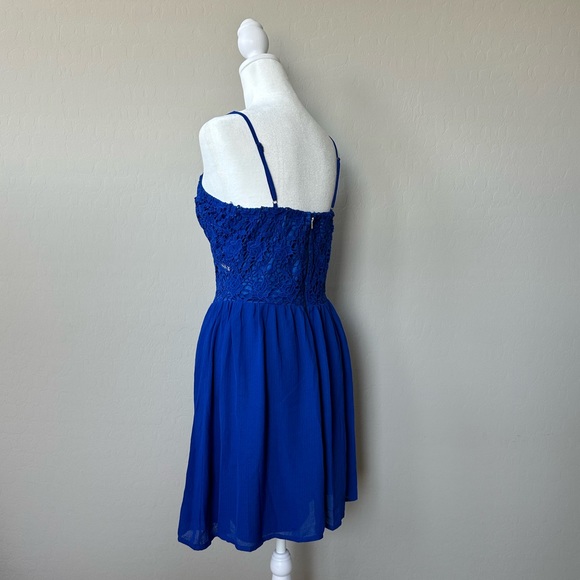 Soieblu Princess Cut Lace Bodice Dress - Picture 6 of 10